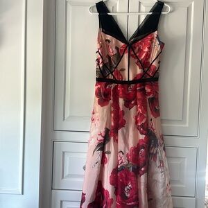 Black House White Market Beautiful floral dress Size 2